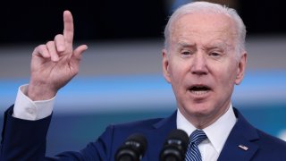 Biden sostuvo este lunes una nueva videollamada con varios gobernantes europeos: el mandatario francés, Emmanuel Macron; el canciller alemán, Olaf Scholz, y el primer ministro británico, Boris Johnson.