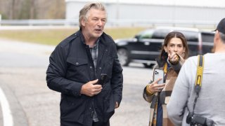 El actor Alec Baldwin, cuando habló con la prensa luego de la tragedia en el set de "Rust" en Nuevo México.