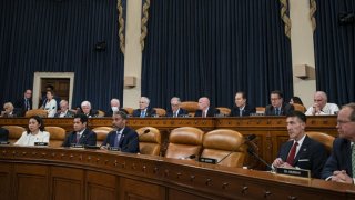 El comité legislativo que aprobó que se hicieran públicas las declaraciones fiscales de Trump.