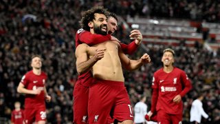 Mohamed Salah de Liverpool celebra después de anotar el sexto gol ante el Manchester United en Anfield el 5 de marzo de 2023 en Liverpool, Inglaterra.