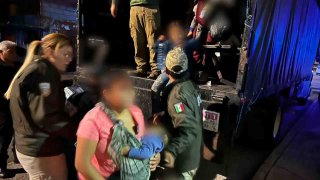 Rescate masivo de 231 migrantes en México.