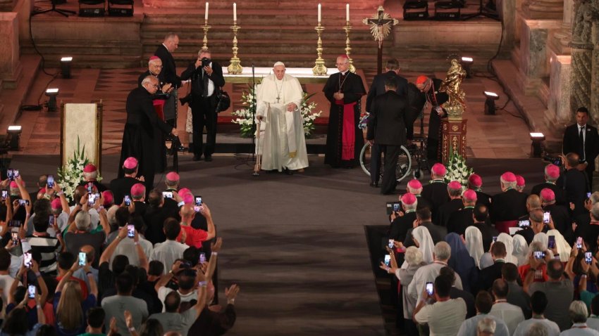 Papa Francisco durante una misa en Portugal.