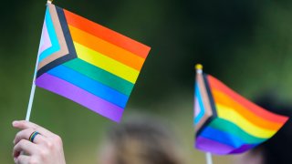 Getty Images, Fotografía genérica de banderas LBGTQH+.