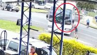 Video: muchacha toma el volante y evita que autobús se estrelle contra gasolinera