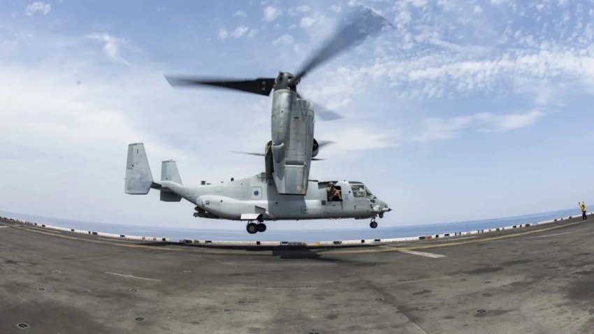 El avión militar Osprey con ocho personas a bordo se estrelló en Japón.