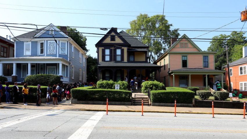 ATLANTA –  JULY 27:  Hundreds line up for ‘open house’ at Dr. Martin Luther King, Jr.’s birth home in Atlanta, Georgia on July 27, 2019.  (Photo By Raymond Boyd/Getty Images)