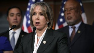 Ante esto, Lujan Grisham se comprometió en un comunicado a “seguir gastando dentro de nuestras posibilidades, de manera responsable y con miras a la rendición de cuentas”.