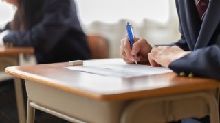Estos nuevos requisitos afectarán a los estudiantes que ingresan al noveno grado en el año escolar 2025-2026.