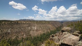 Bandelier fue designado monumento nacional en 1916 por el entonces presidente Woodrow Wilson. Lleva el nombre del antropólogo suizo-estadounidense Adolph Bandelier.