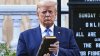 Trump vende Biblias para costear sus gastos legales