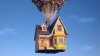 Hospédate en la icónica casa de Pixar de la película “Up” y mírala elevarse por el aire