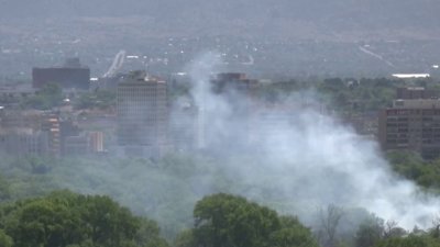 Extinguen incendio en el Bosque en Albuquerque cerca de Tingley Beach