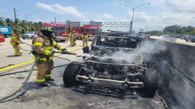 Woman hospitalized after jumping from burning Jeep on I-95: Police