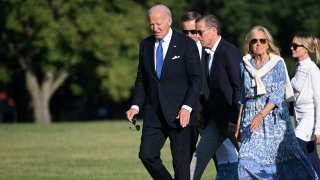 Biden está consultando con su familia el futuro de su candidatura.