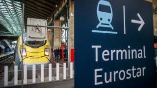 Eurostar desvía por otras vías sus trenes a París y cancela "algunos" servicios