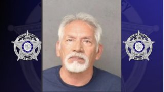 Sandoval fue condenado por tres cargos de penetración sexual criminal de un menor de 13 años, un cargo de contacto sexual criminal con un menor de 13 años y un cargo de soborno.