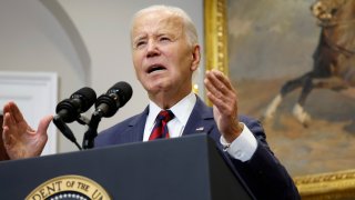 El presidente de Estados Unidos, Joe Biden, pronuncia un discurso sobre el huracán Milton en la Sala Roosevelt de la Casa Blanca el 9 de octubre de 2024 en Washington, DC.