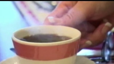 Aumenta el consumo de cafeína entre adolescentes y algunos acaban en emergencias, según estudio