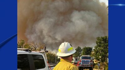 Bomberos de Nuevo México siguen batallando contra los incendios en California