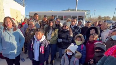 Padres toman escuela primaria sin luz ni calentones en pleno invierno