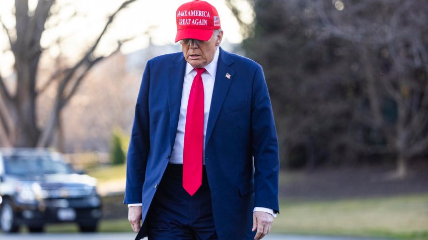El FBI devuelve a Trump materiales incautados durante el registro en Mar-a-Lago