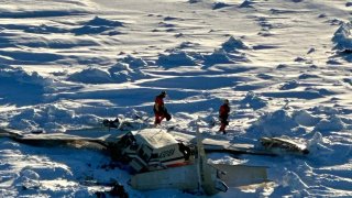 Al menos tres muertos tras localizar los restos del avión que desapareció en Alaska el jueves