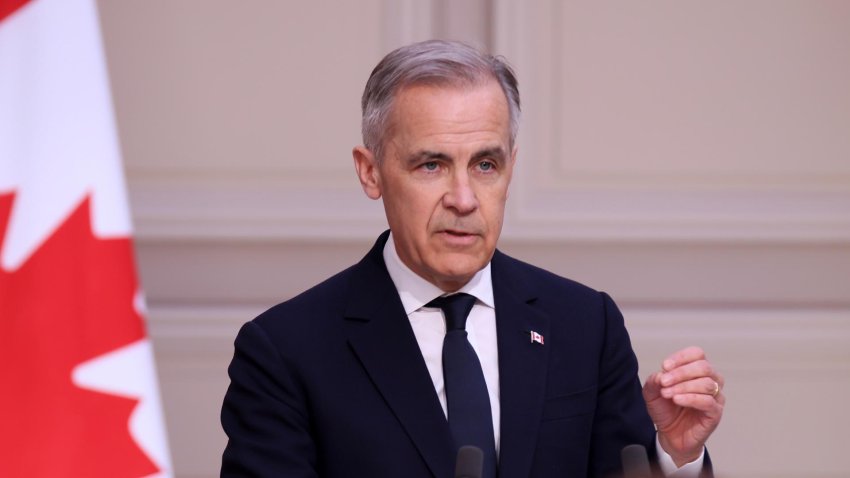 El Primer Ministro canadiense Mark Carney visita París