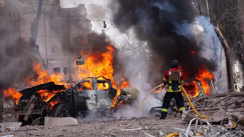 SUMY, UKRAINE – APRIL 13: (—-EDITORIAL USE ONLY – MANDATORY CREDIT – ‘UKRAINIAN STATE EMERGENCY SERVICE / HANDOUT’ – NO MARKETING NO ADVERTISING CAMPAIGNS – DISTRIBUTED AS A SERVICE TO CLIENTS—-) Firefighters continue to extinguish the cars fires following the Russian missile attack on Sumy, Ukraine on April 13, 2025. Ukraine said on Sunday that over 20 people were killed due to a Russian missile strike on the northeastern city of Sumy. “On this bright day of Palm Sunday, our community suffered a terrible tragedy. The enemy launched a missile strike on civilians. Unfortunately, more than 20 deaths are already known,” Acting Sumy Mayor Artem Kobzar said on Telegram. Sumy Governor Volodymyr Artyukh claimed separately on Telegram that the center of Sumy was struck with two ballistic missiles. Police teams have restricted access to the affected area so that state emergency services workers can continue their work more easily. (Photo by Ukrainian State Emergency Service / Handout/Anadolu via Getty Images)