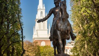 Estatua de Paul Rever en Boston.