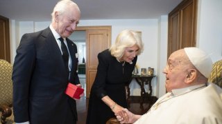 El rey Charles y la reina consorte, Camilla, hicieron una visita privada al papa Francisco.