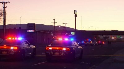 Camioneta atropella a dos personas que iban por el cruce de peatones en Albuquerque