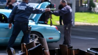 Los participantes deberán permanecer en su vehículo y, de ser posible, guardar el arma o armas de fuego en el maletero. (Imagen de archivo)