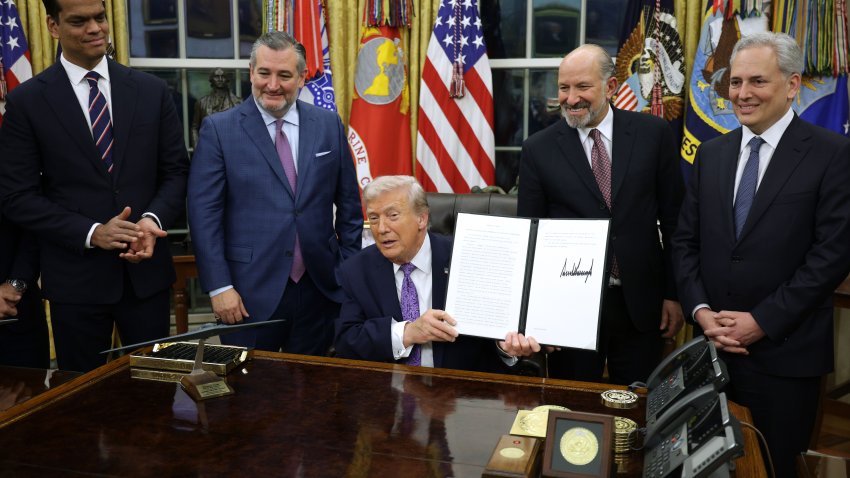 WASHINGTON, DC &#8211; DECEMBER 11: U.S. President Donald Trump displays a signed executive order as (2nd L-R) U.S. Sen. Ted Cruz (R-TX), Commerce Secretary Howard Lutnick and White House artificial intelligence (AI) and crypto czar David Sacks look on in the Oval Office of the White House on December 11, 2025 in Washington, DC. The executive order curbs states&#8217; ability to regulate artificial intelligence, something for which the tech industry has been lobbying.  (Photo by Alex Wong/Getty Images)